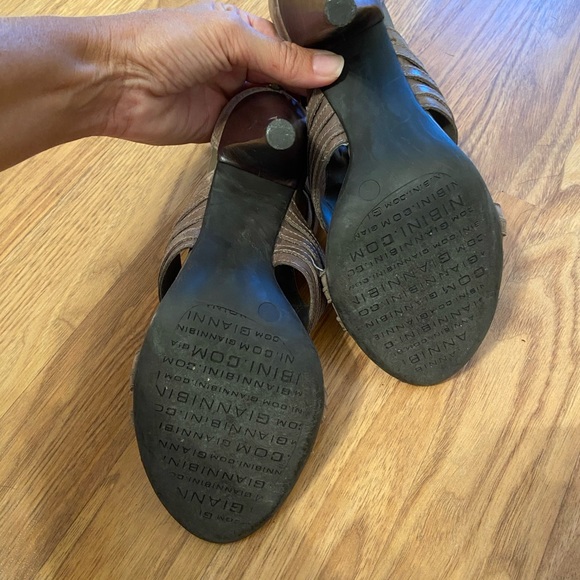 Gianni Bini Heels. Taupe color - Picture 6 of 8